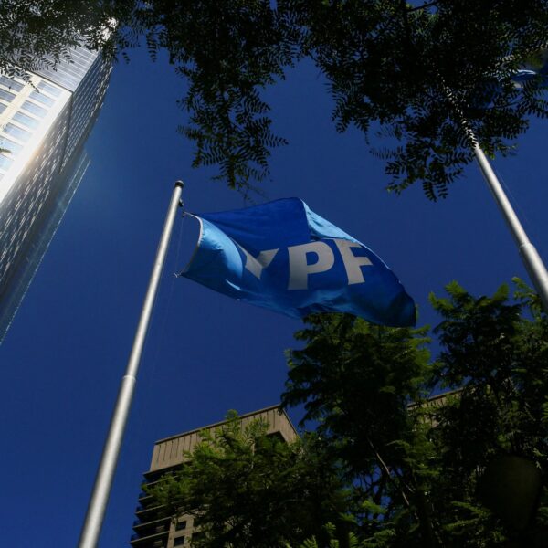 Caso YPF: Burford pide más tiempo para poder apelar el fallo que benefició a la Argentina | FM Avenida