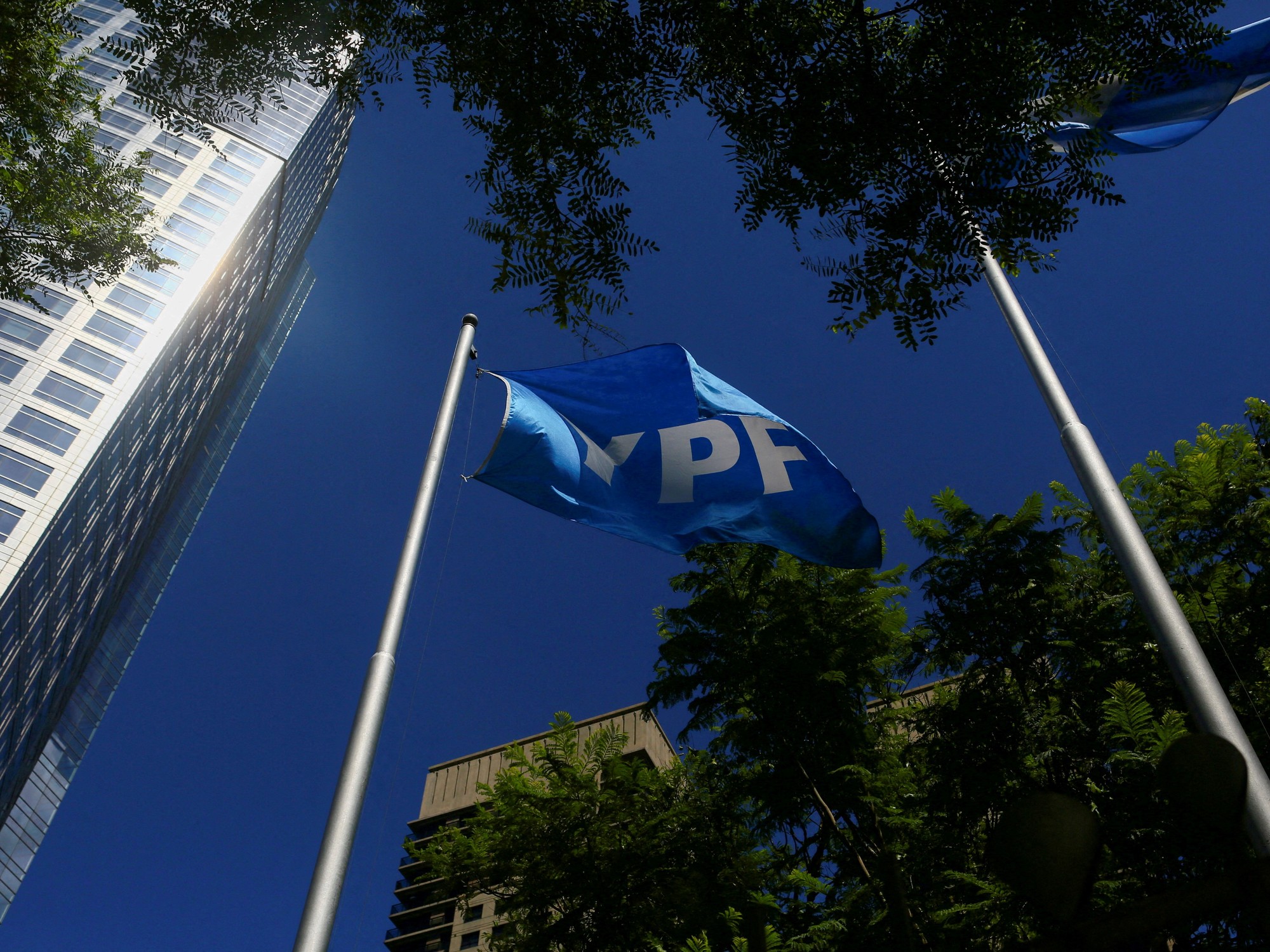 Caso YPF: Burford pide más tiempo para poder apelar el fallo que benefició a la Argentina | FM Avenida
