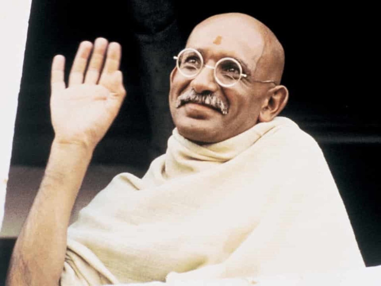 Cita del día, de Mahatma Gandhi: “La felicidad se alcanza cuando lo que uno piensa, dice y hace están en armonía” | FM Avenida