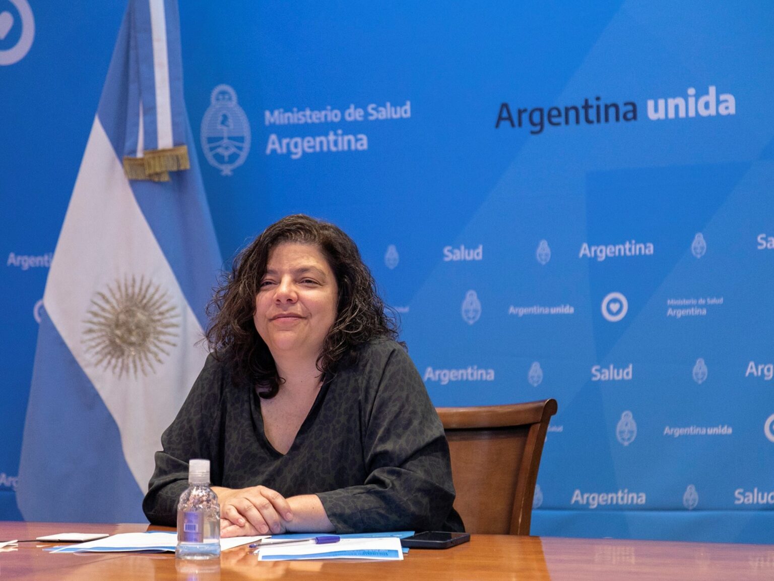 Citaron a indagatoria a la exministra Carla Vizzotti y al empresario Hugo Sigman por el retraso en comprar  vacunas contra el Coronavirus | FM Avenida