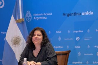 Citaron a indagatoria a la exministra Carla Vizzotti y al empresario Hugo Sigman por el retraso en comprar  vacunas contra el Coronavirus | FM Avenida