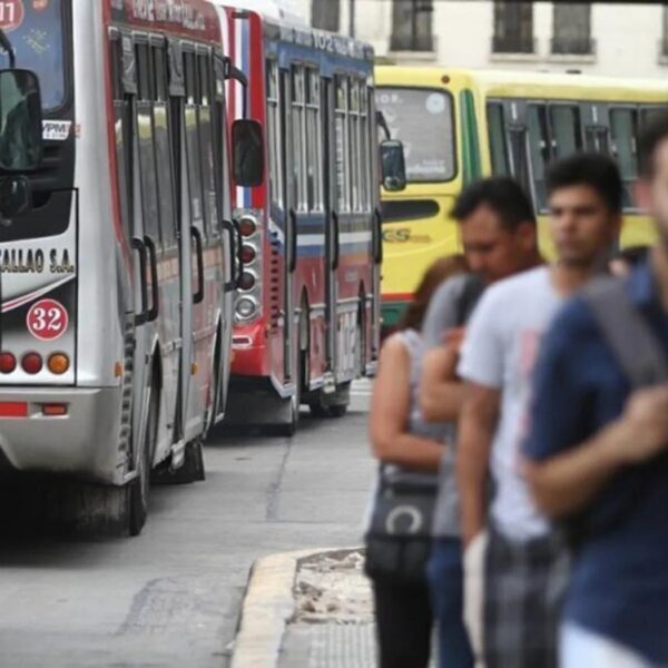 Colectivos del AMBA más caros, pero con menos frecuencias por aumento del combustible | FM Avenida