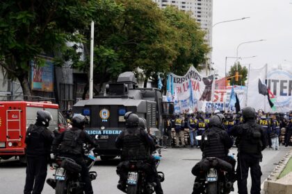 Cortes, marchas y piquetes en Buenos Aires por el cierre del programa Volver al Trabajo: dónde son las protestas y qué calles están afectadas | FM Avenida