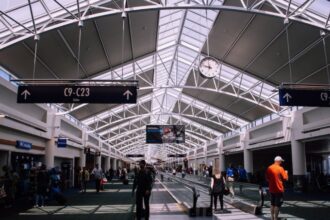 Cuánto gana un empleado de turismo en abril de 2026 y cómo se compone el sueldo | FM Avenida