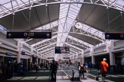 Cuánto gana un empleado de turismo en abril de 2026 y cómo se compone el sueldo | FM Avenida