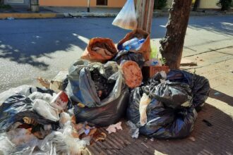 Cuatro días sin recolección de residuos: hoy se realiza una audiencia de conciliación entre Ashira, trabajadores y Municipio | FM Avenida