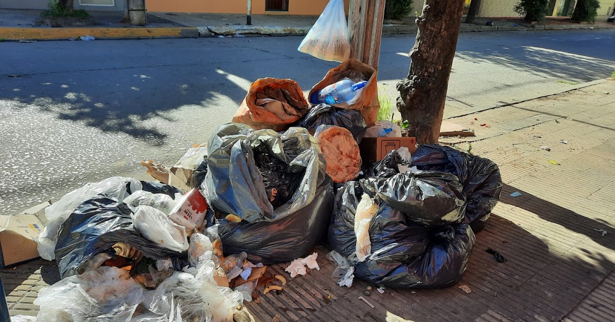 Cuatro días sin recolección de residuos: hoy se realiza una audiencia de conciliación entre Ashira, trabajadores y Municipio | FM Avenida