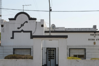 Delincuentes balearon y golpearon con un casco a un empleado de COOPSER en Santa Lucía para robarle la moto | FM Avenida