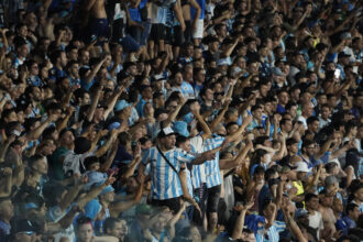 Derecho de admisión para cinco barras, más veda de bombos y banderas por tres fechas: la advertencia de clausura de estadio a Racing | FM Avenida