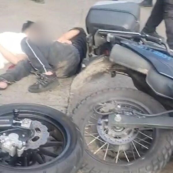 Detuvieron a dos adolescentes que robaron una moto en Belgrano, escaparon por General Paz y chocaron contra un auto en Camino Negro | FM Avenida