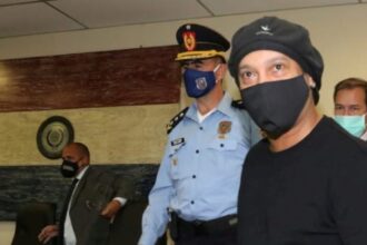Detuvieron en Asunción a la mujer acusada de falsificar el pasaporte de Ronaldinho | FM Avenida