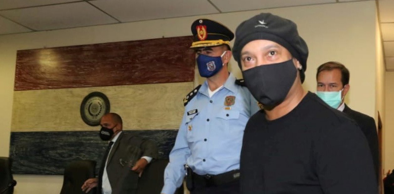 Detuvieron en Asunción a la mujer acusada de falsificar el pasaporte de Ronaldinho | FM Avenida