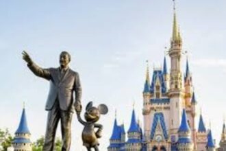 Disney actualiza su código de vestimenta y advierte que puede expulsar a quienes no cumplan | FM Avenida
