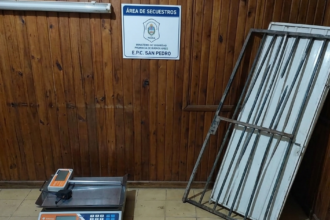 Dos detenidos tras robar en una panadería y llevarse aberturas de una casa | FM Avenida