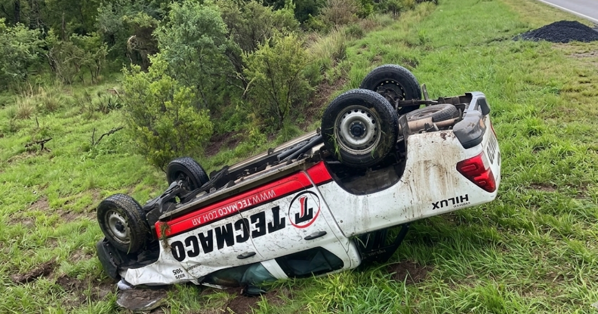 Dos heridos leves tras el vuelco de una camioneta en la Ruta 9 a la altura de Río Tala | FM Avenida