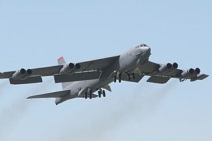EE.UU. activa sus históricos B-52 de la Guerra Fría para misiones sobre Irán | FM Avenida