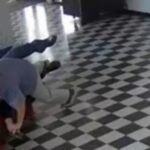 El director de una escuela de Oklahoma evitó una masacre: se abalanzó sobre un joven armado y frustró un ataque a los estudiantes | FM Avenida