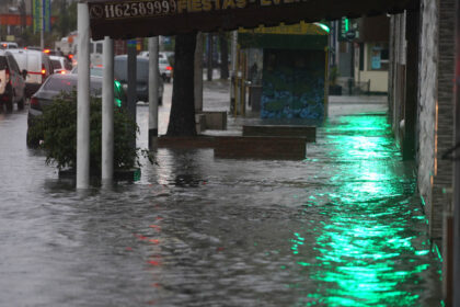 El temporal golpea fuerte en el AMBA: granizo, autos bajo el agua, caída de la temperatura y alertas para este sábado | FM Avenida