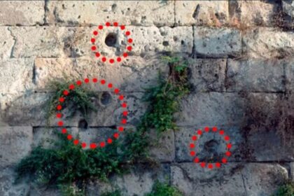 En los muros de Pompeya encontraron marcas del antepasado de la ametralladora | FM Avenida