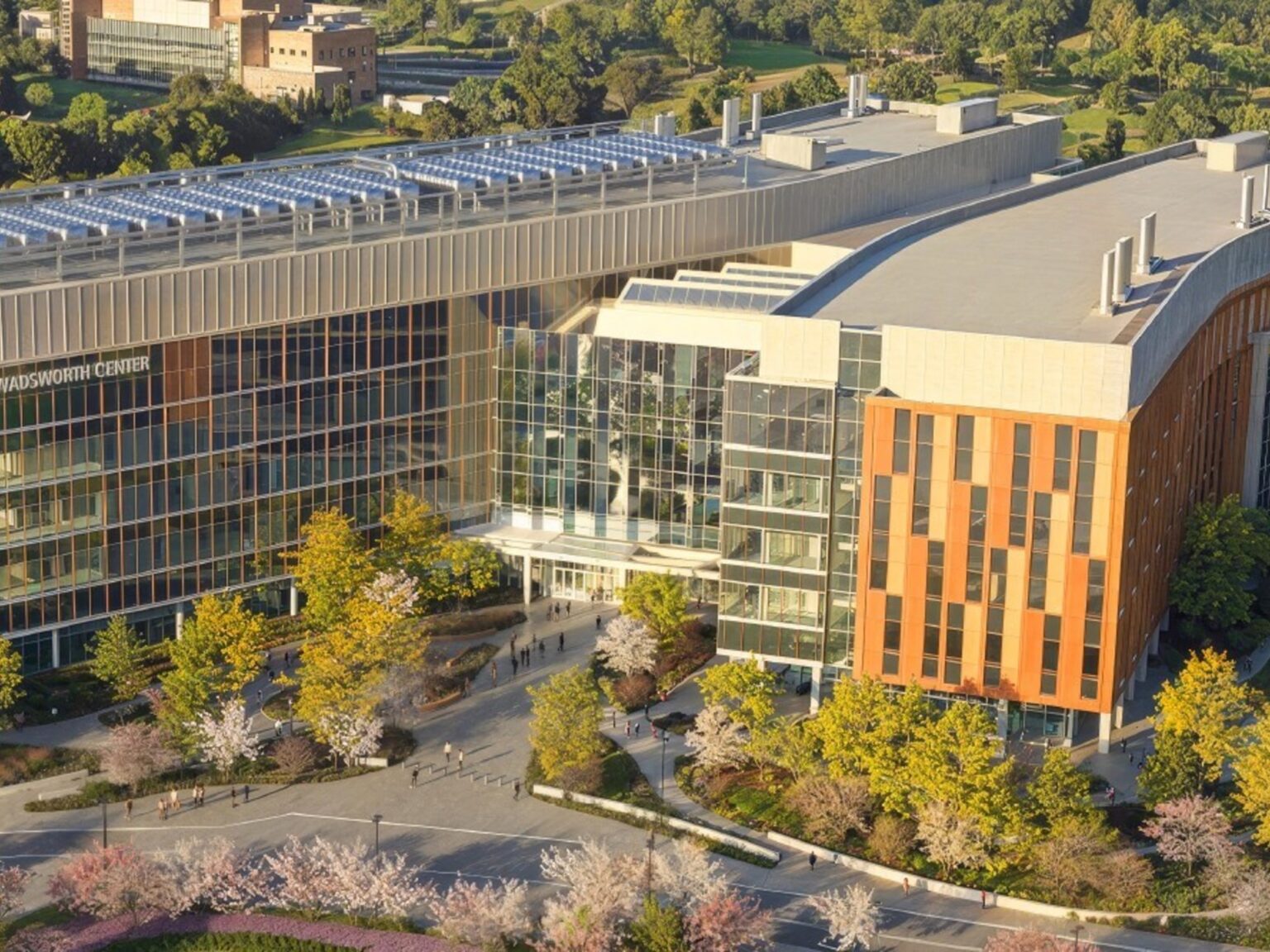 Es oficial: Kathy Hochul anunció la construcción de un nuevo laboratorio de salud pública en Nueva York con una inversión de 1.700 millones de dólares | FM Avenida