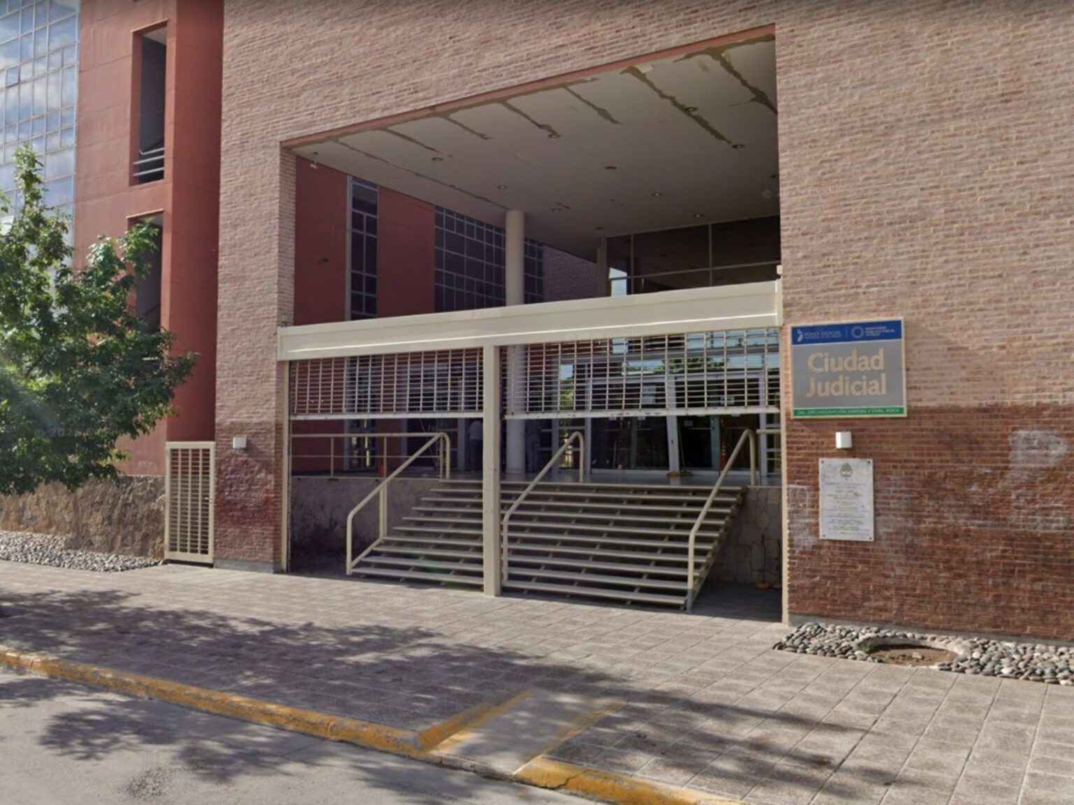 Escándalo en el Poder Judicial de Río Negro: desaparecieron más de 100 armas que estaban secuestradas en General Roca | FM Avenida