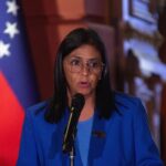 Estados Unidos levantó las sanciones contra Delcy Rodríguez, la presidenta interina de Venezuela | FM Avenida