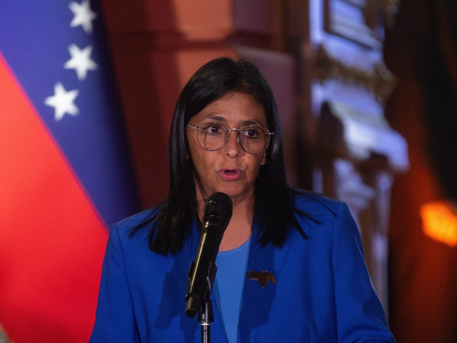 Estados Unidos levantó las sanciones contra Delcy Rodríguez, la presidenta interina de Venezuela | FM Avenida