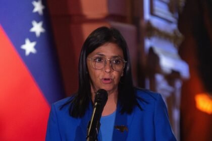 Estados Unidos levantó las sanciones contra Delcy Rodríguez, la presidenta interina de Venezuela | FM Avenida