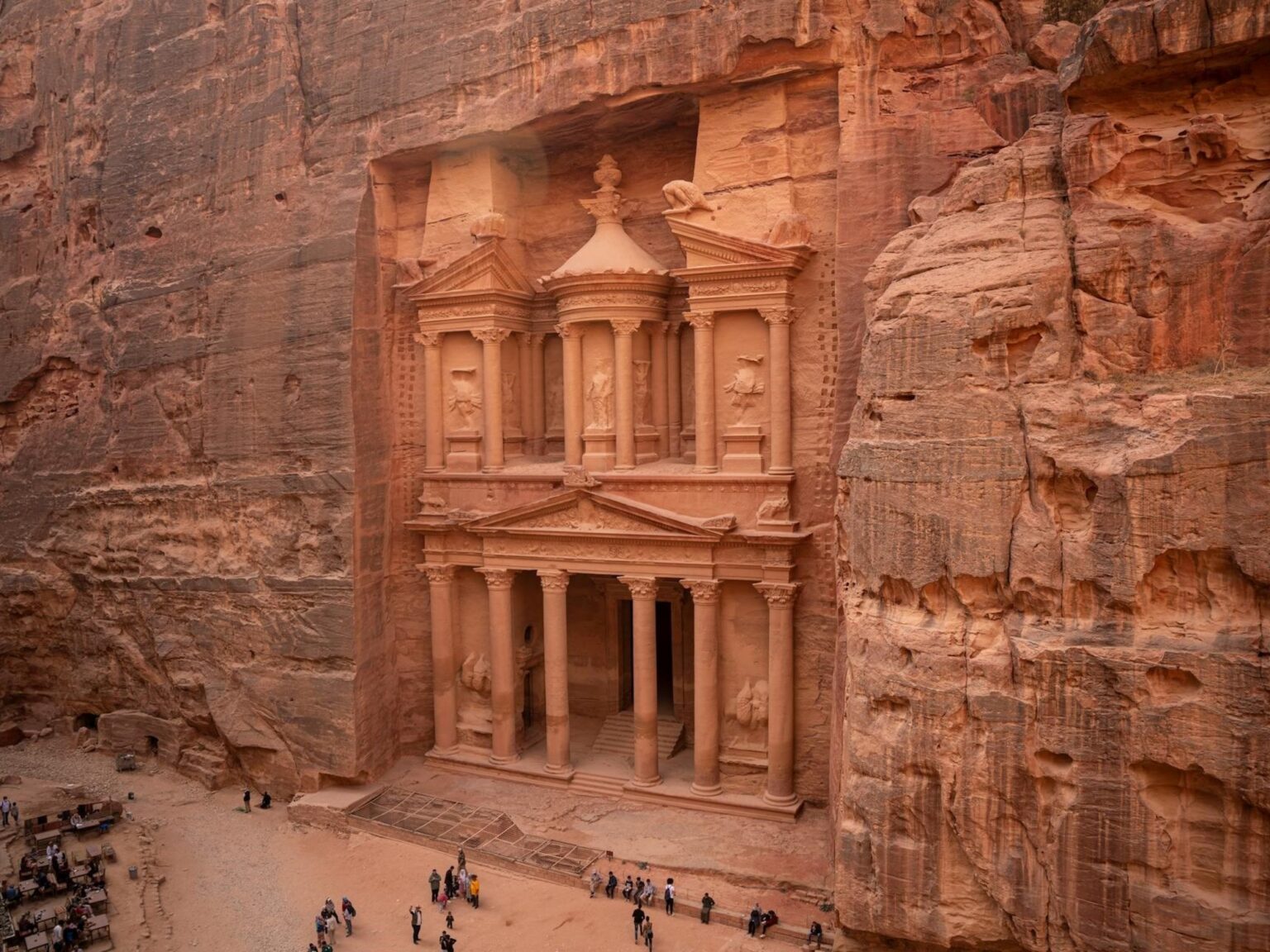 Hito mundial: nueva revelación sobre el sistema hídrico en la mítica ciudad de Petra | FM Avenida