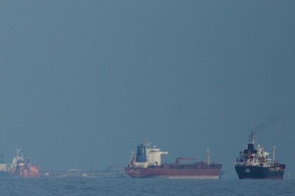 Irán anuncia la reapertura del estrecho de Ormuz durante el alto el fuego | FM Avenida