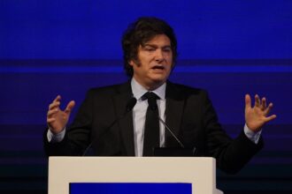 Javier Milei y sus medidas, en VIVO: antes de su viaje a Israel, el Presidente hablará en AmCham frente a empresarios de EE.UU. | FM Avenida