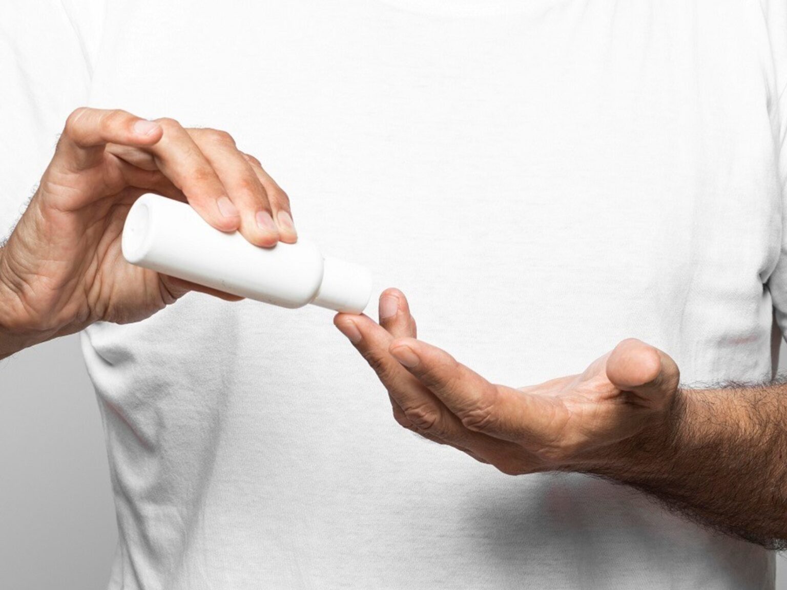 La ANMAT detectó cosméticos ilegítimos y ordenó su prohibición en todo el país | FM Avenida