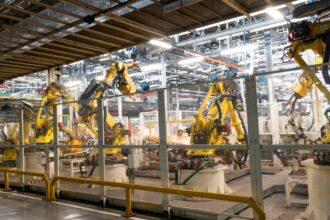 La producción automotriz tuvo en marzo una leve mejora, por primera vez desde junio del año pasado | FM Avenida