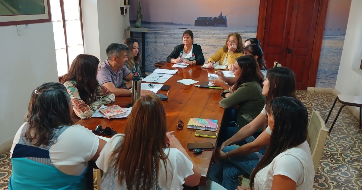 Lanzaron diplomaturas en gestión y liderazgo para docentes locales | FM Avenida