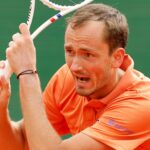 Medvedev cayó 6-0 y 6-0 contra Berrettini, reventó su raqueta durante 40 segundos y se metió en un top 5 nefasto donde está Gaudio | FM Avenida