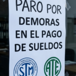 Municipales inician un paro ante la demora en el pago de sueldos | FM Avenida