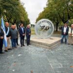 Necochea inauguró un nuevo monumento en homenaje a los héroes de Malvinas | FM Avenida