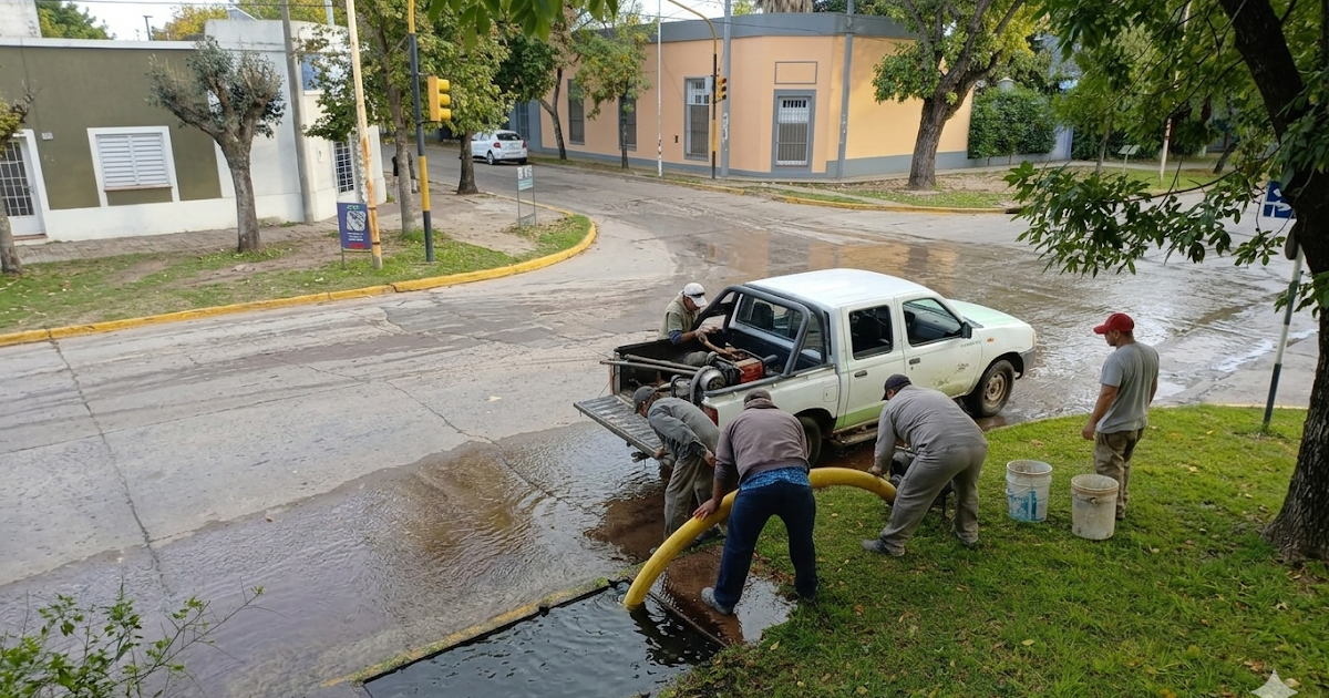 Normalizan el servicio de agua tras la reparación de la bomba en Avenida 11 de Septiembre | FM Avenida