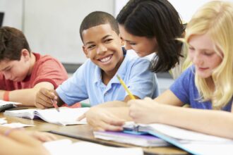 Nueva Jersey aprueba una ley para aumentar el control sobre las escuelas charter | FM Avenida