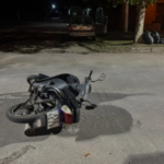 Otra motociclista resultó herida tras chocar con un automóvil | FM Avenida