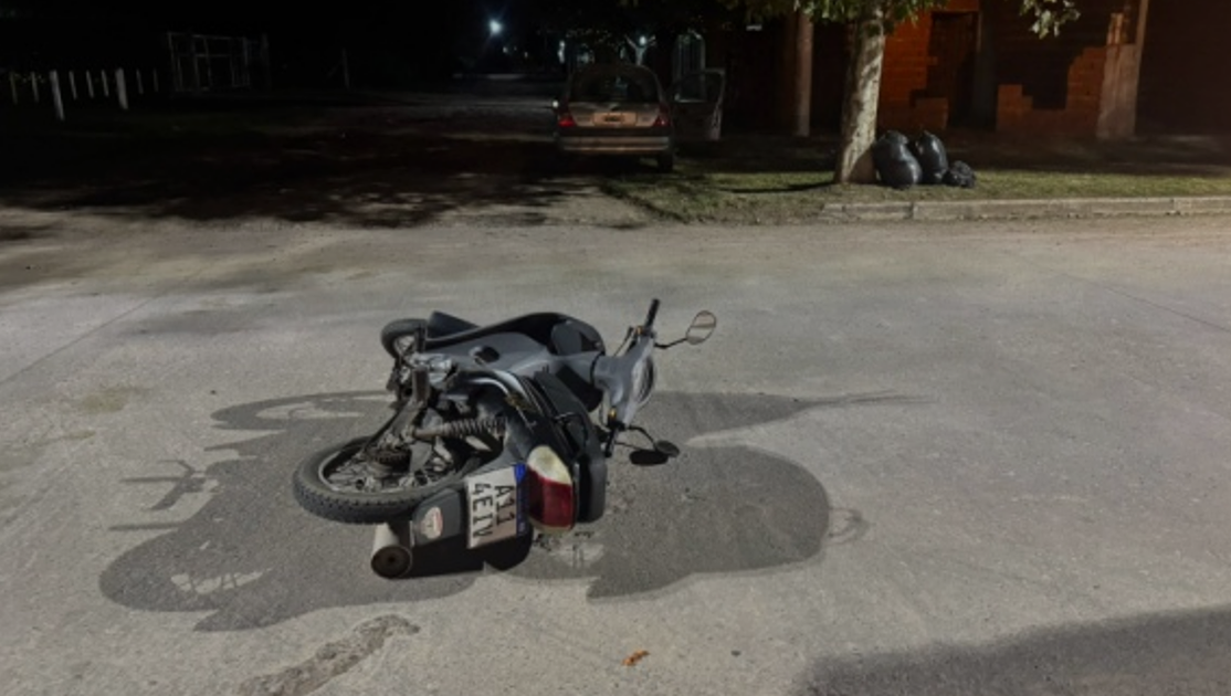 Otra motociclista resultó herida tras chocar con un automóvil | FM Avenida