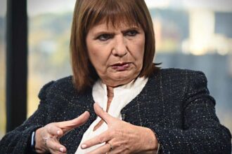 Patricia Bullrich volvió a denunciar una operación rusa contra el Gobierno de Milei tras una investigación periodística | FM Avenida