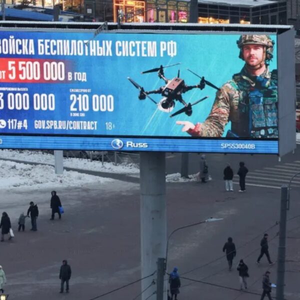 Rusia ofrece 7.000 dólares por mes a estudiantes con malas notas que se anoten en la fuerza militar de drones | FM Avenida