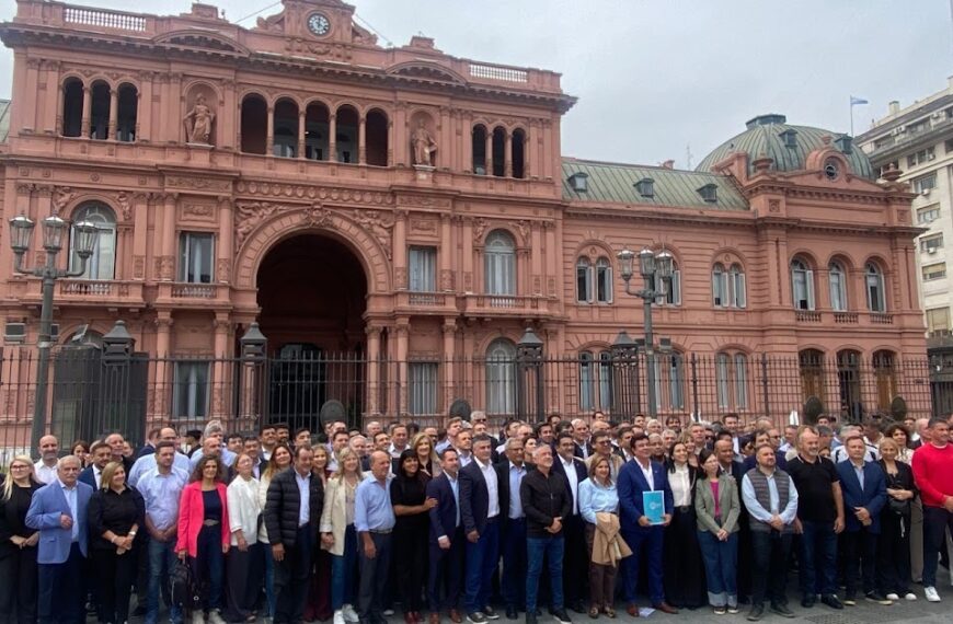 Salazar reclamó junto a intendentes de todo el país ante el Ministerio de Economía por la baja de combustibles y la reactivación de la obra pública | FM Avenida