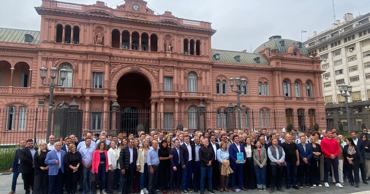 Salazar reclamó junto a intendentes de todo el país ante el Ministerio de Economía por la baja de combustibles y la reactivación de la obra pública | FM Avenida