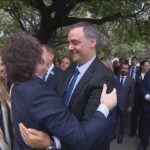 Sin cadena nacional, Milei encabezó el acto por Malvinas, respaldó a Adorni y habló del "equilibrio fiscal" del Gobierno | FM Avenida