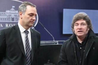 Tras cancelar su conferencia en medio de la presión judicial, Adorni se reúne con Milei y hay dudas sobre su continuidad | FM Avenida