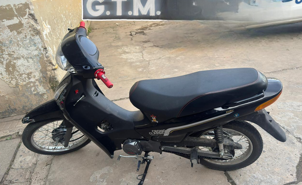 Tres adolescentes fueron aprehendidas tras agredir y robar un celular en la vía pública | FM Avenida