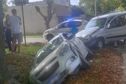 Un adolescente sin licencia chocó con una mujer y su padre lo encubrió: dijo que él estaba al volante | FM Avenida