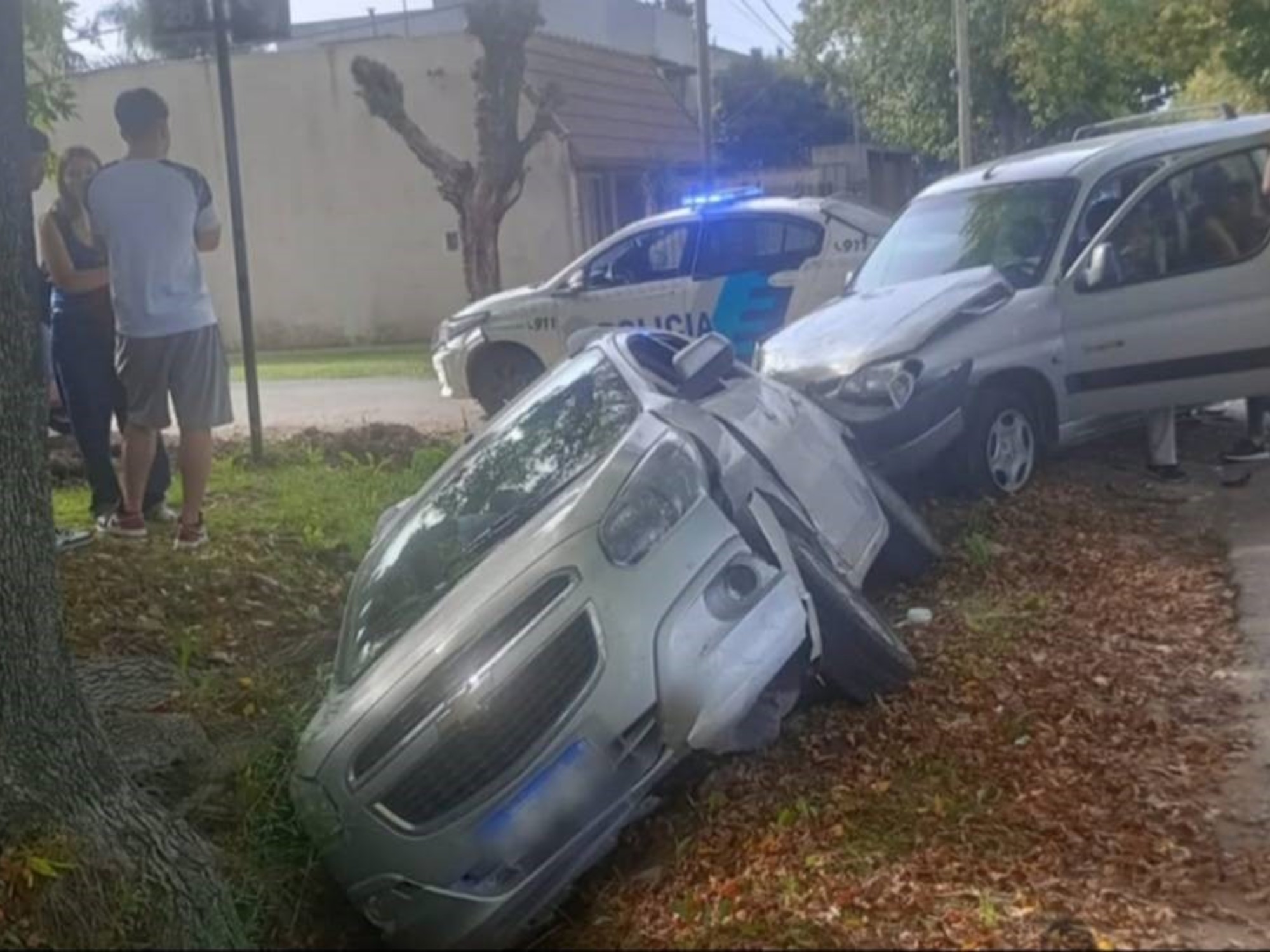 Un adolescente sin licencia chocó con una mujer y su padre lo encubrió: dijo que él estaba al volante | FM Avenida